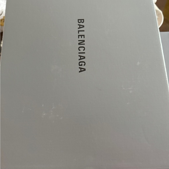 brand new men’s Balenciaga shoes main image 4